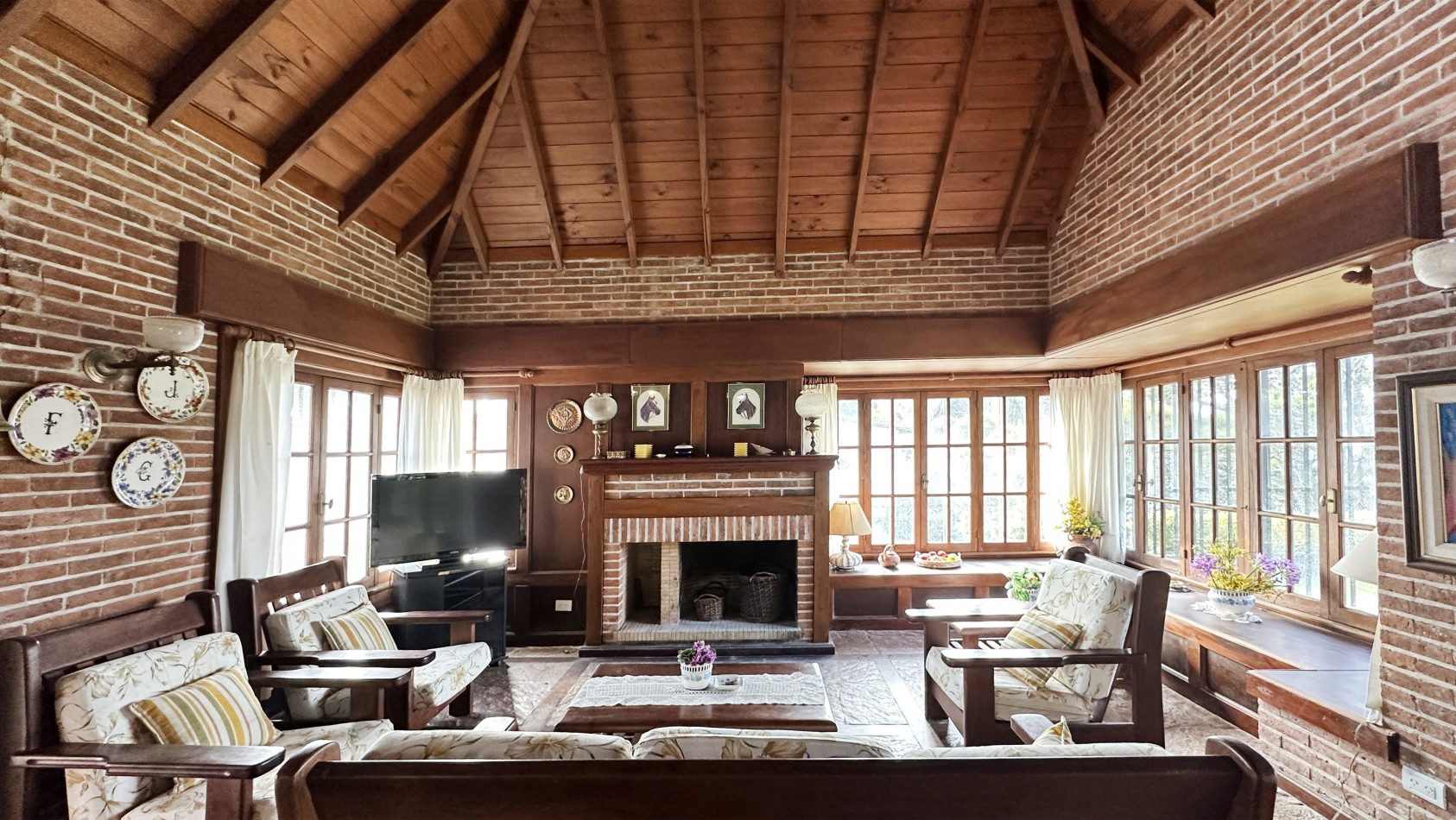 Casa en alquiler en Pinamar Zona Iglesia 