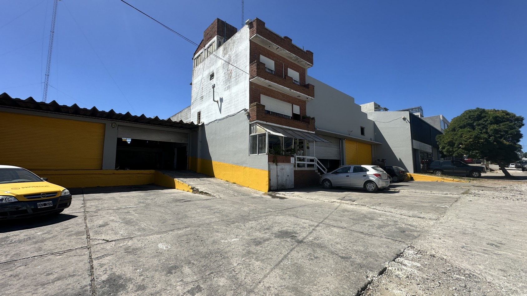 2 lotes multifamiliares comerciales