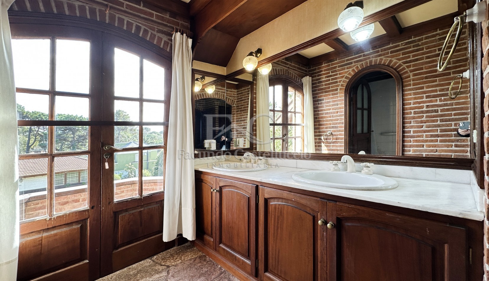 Casa en alquiler en Pinamar Zona Iglesia - Semana Santa