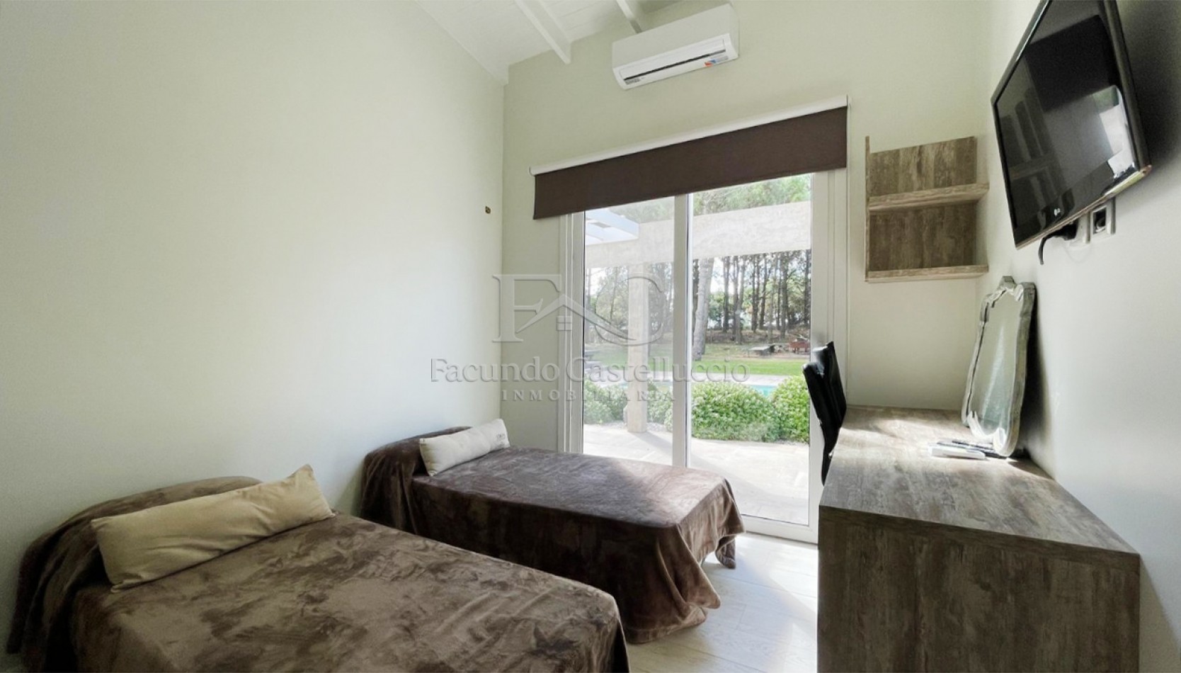 Casa en alquiler Pinamar La Herradura Con Pileta