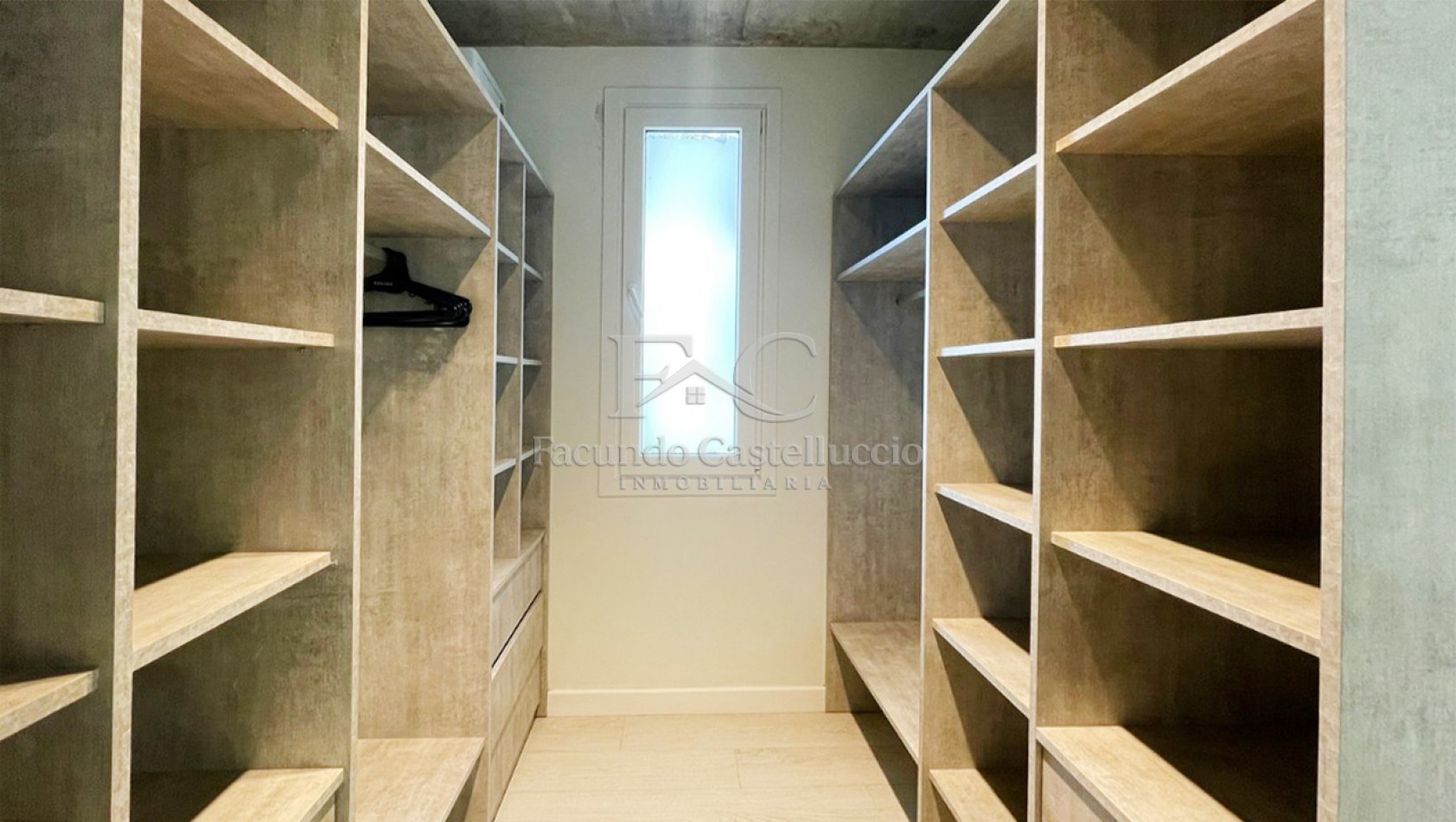 Casa en alquiler Pinamar La Herradura Con Pileta