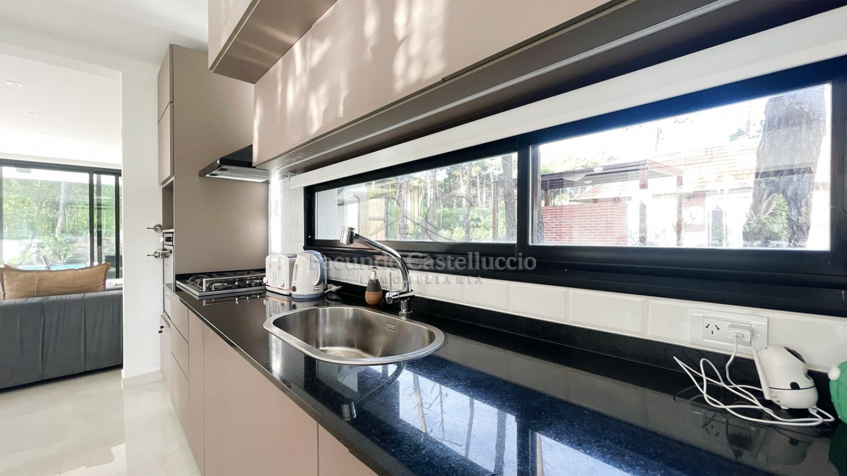 Casa en alquiler Pinamar Zona Alamos