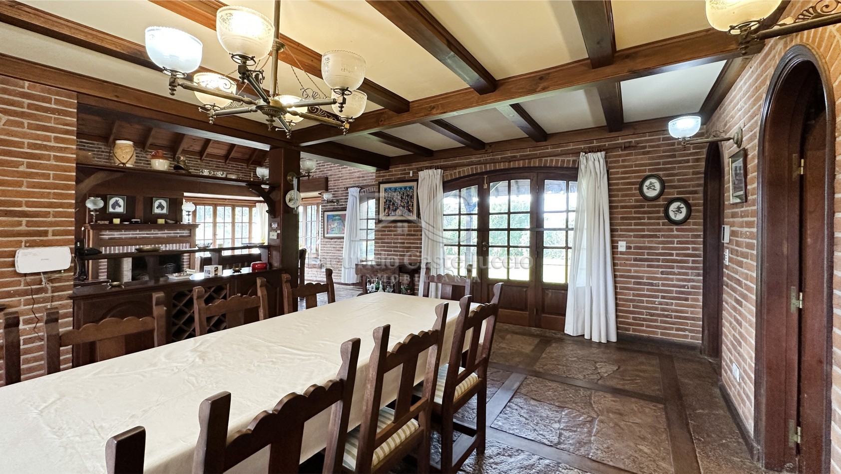 Casa en alquiler en Pinamar Zona Iglesia - Semana Santa