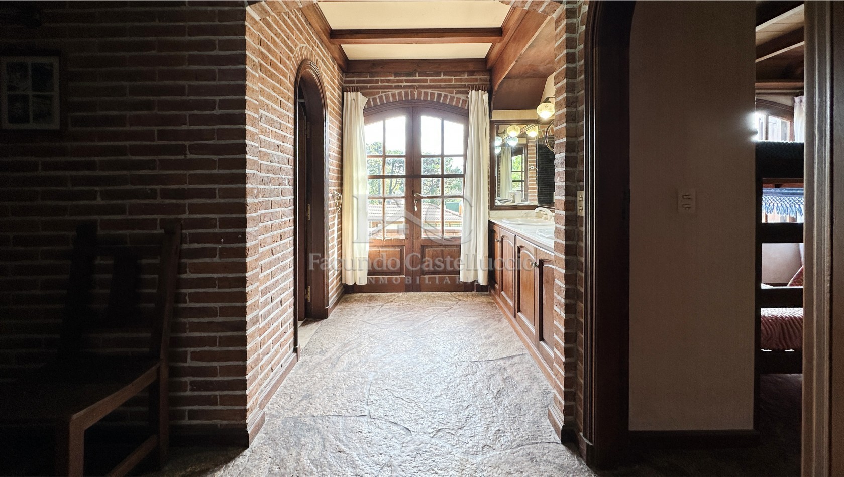 Casa en alquiler en Pinamar Zona Iglesia - Semana Santa