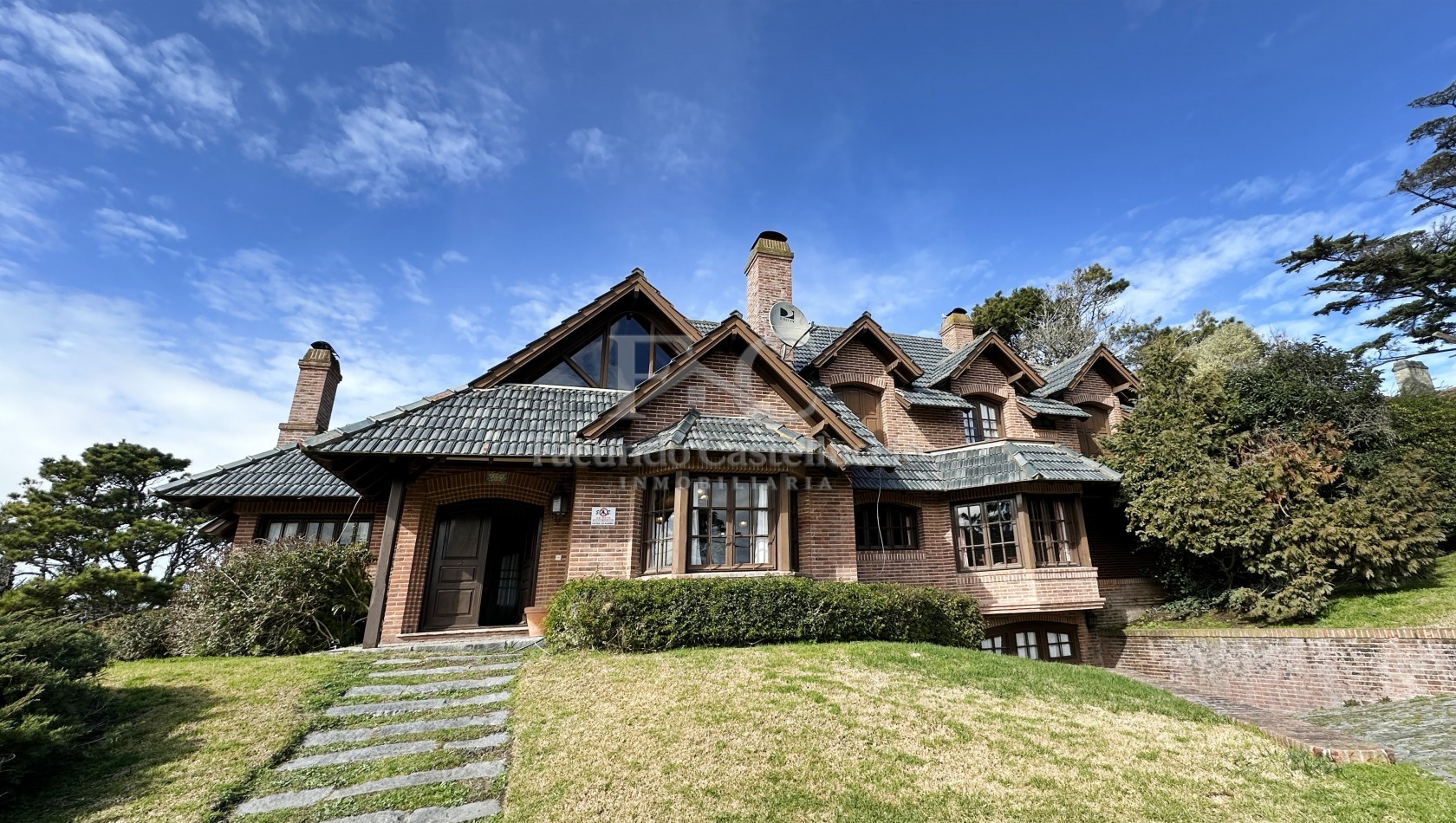 Casa en alquiler en Pinamar Zona Iglesia - Semana Santa