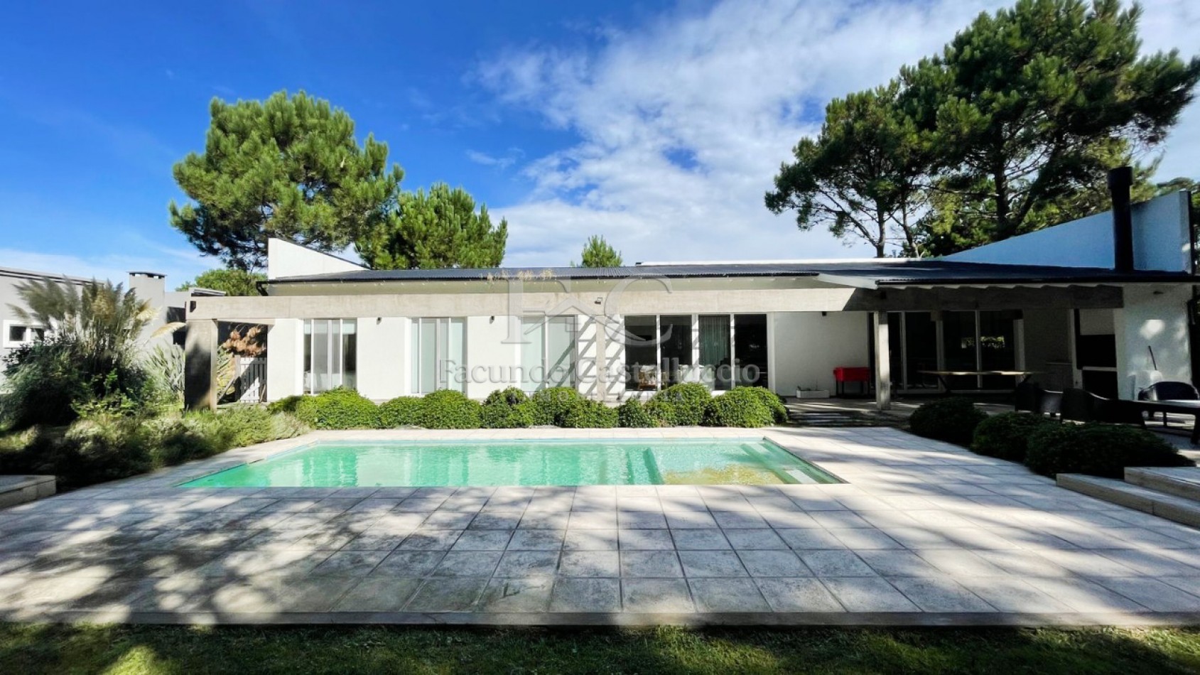 Casa en alquiler Pinamar La Herradura Con Pileta