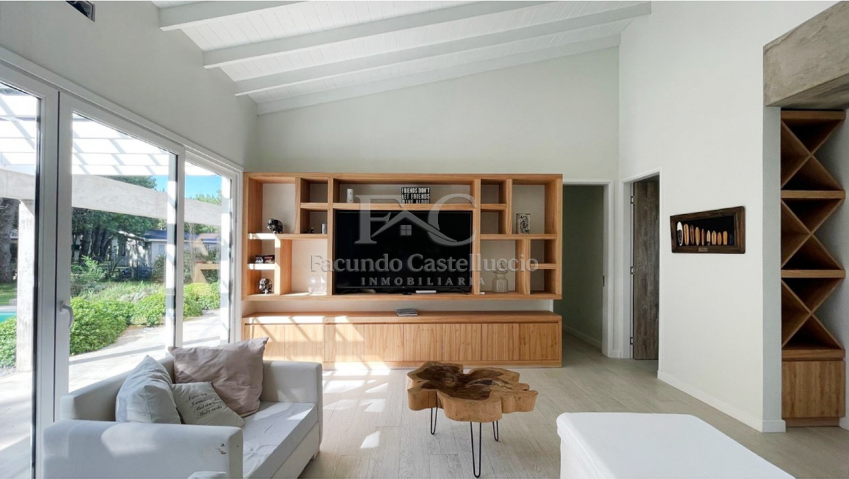 Casa en alquiler Pinamar La Herradura Con Pileta