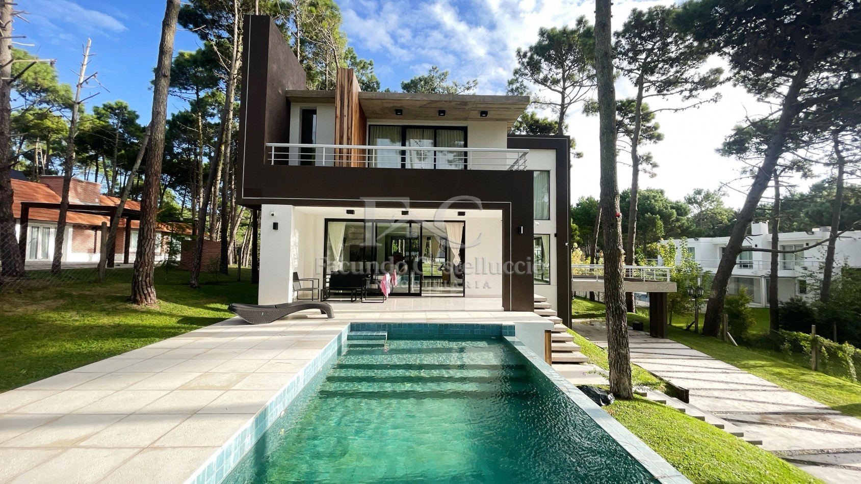 Casa en alquiler Pinamar Zona Alamos