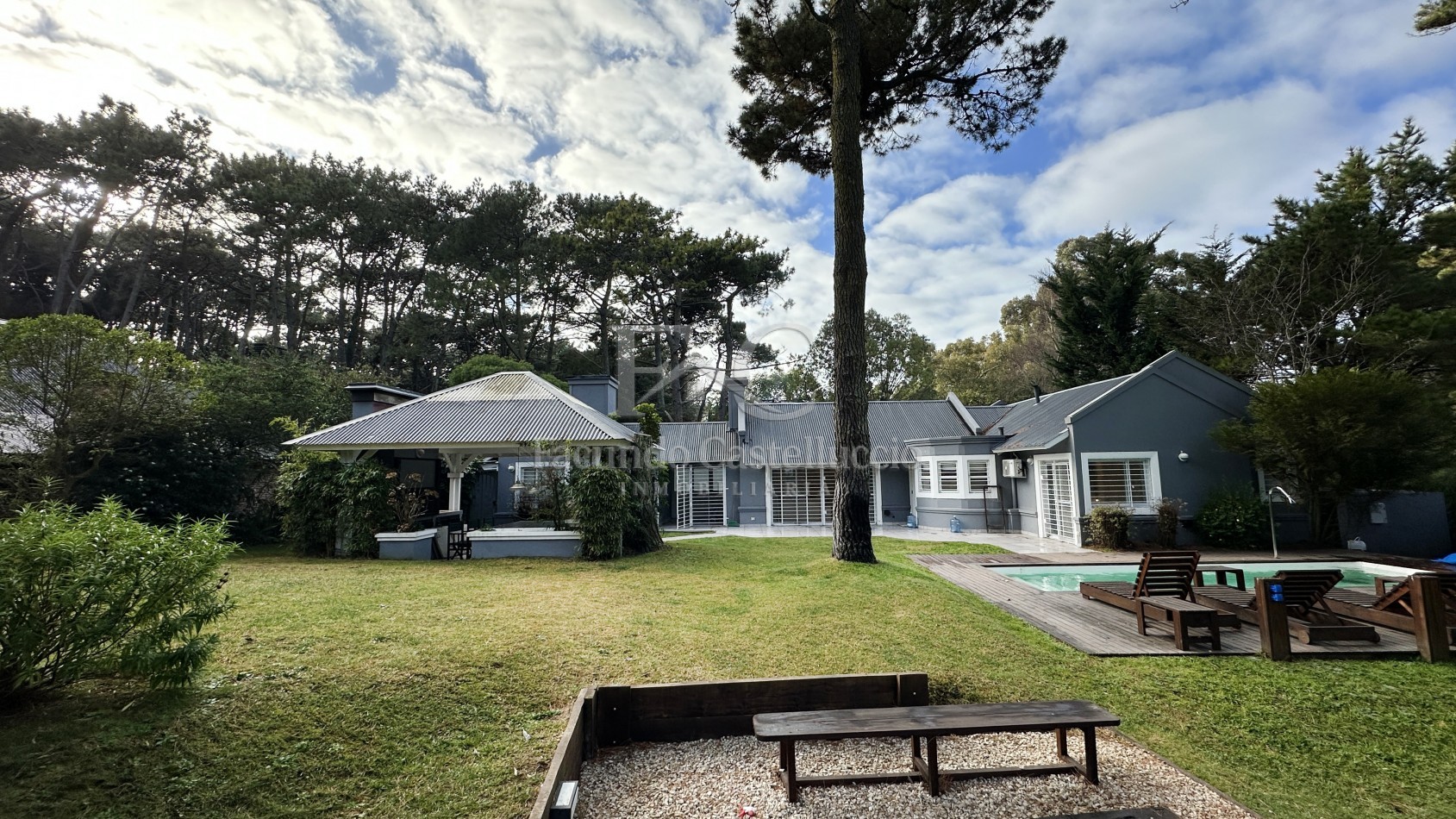 Casa en alquiler Pinamar Zona Golf Viejo