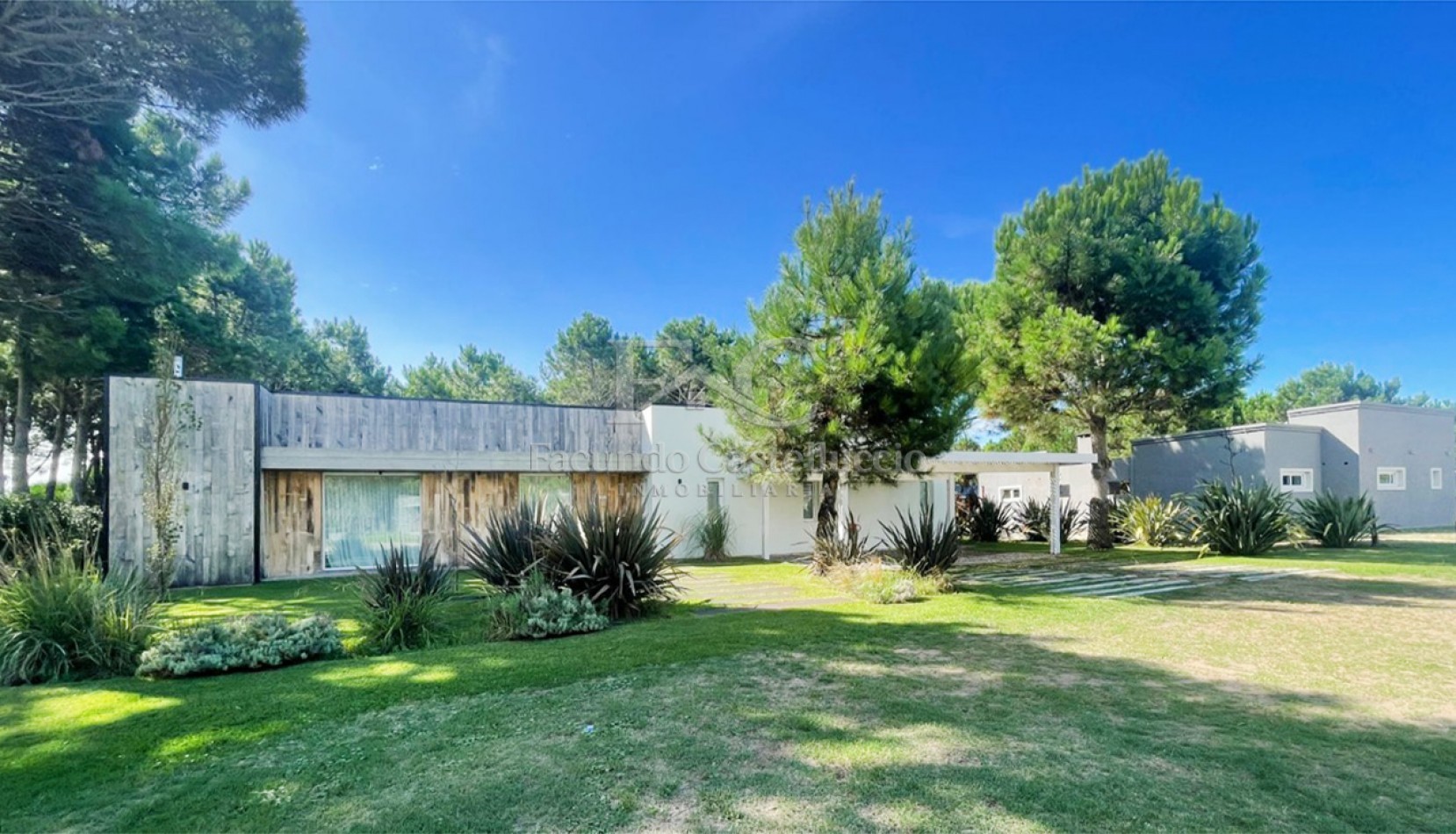 Casa en alquiler Pinamar La Herradura Con Pileta