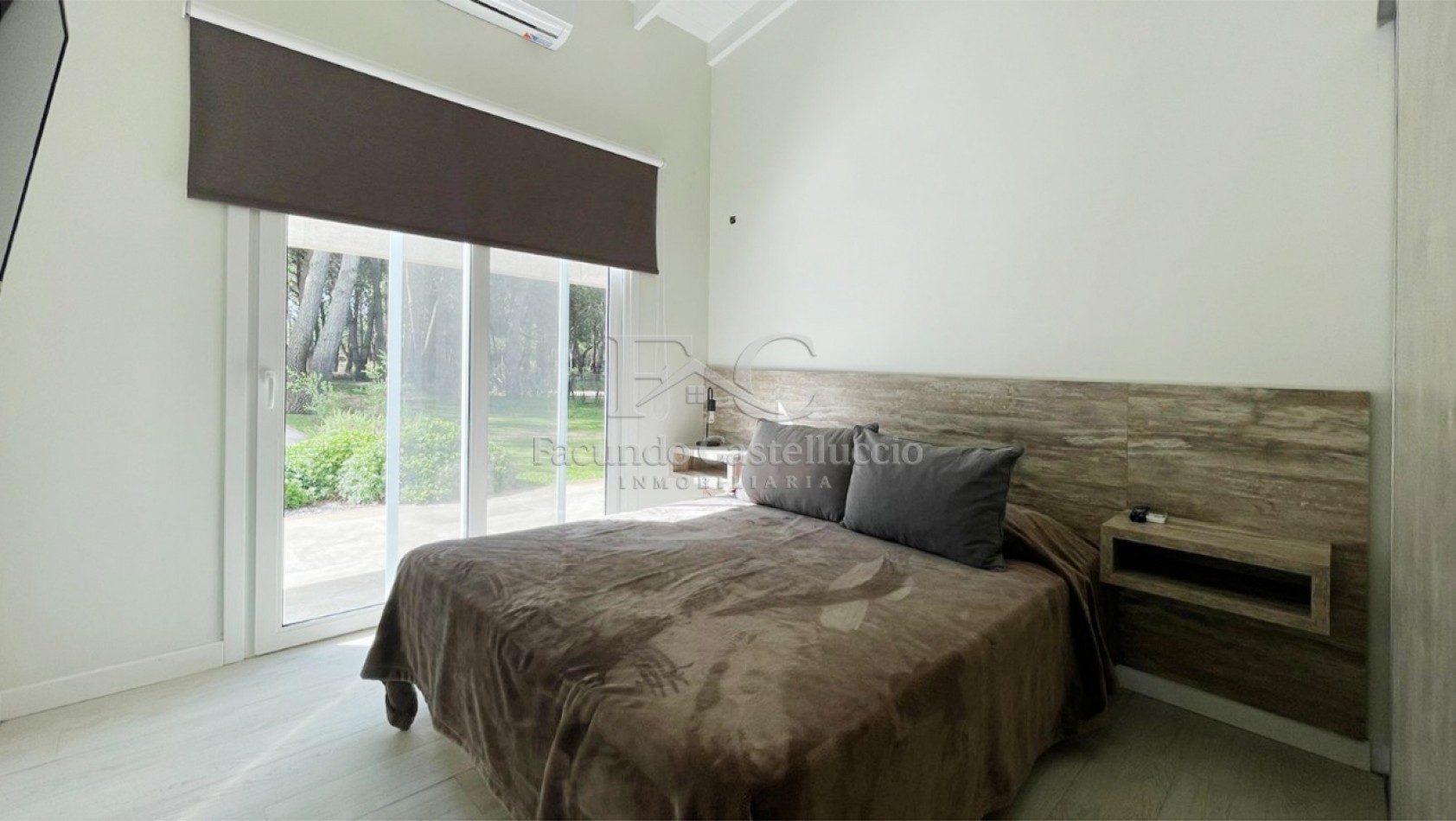 Casa en alquiler Pinamar La Herradura Con Pileta