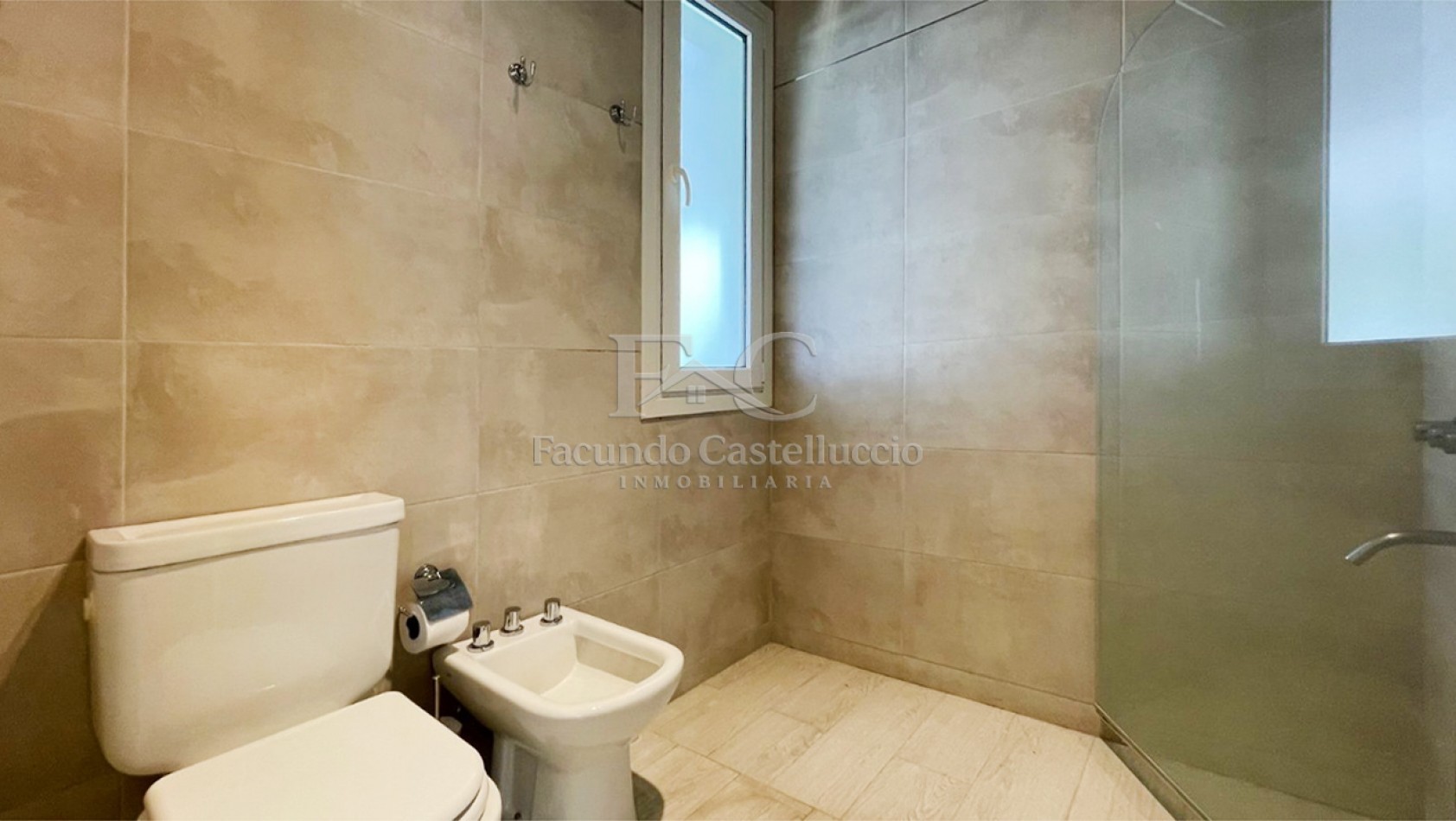 Casa en alquiler Pinamar La Herradura Con Pileta