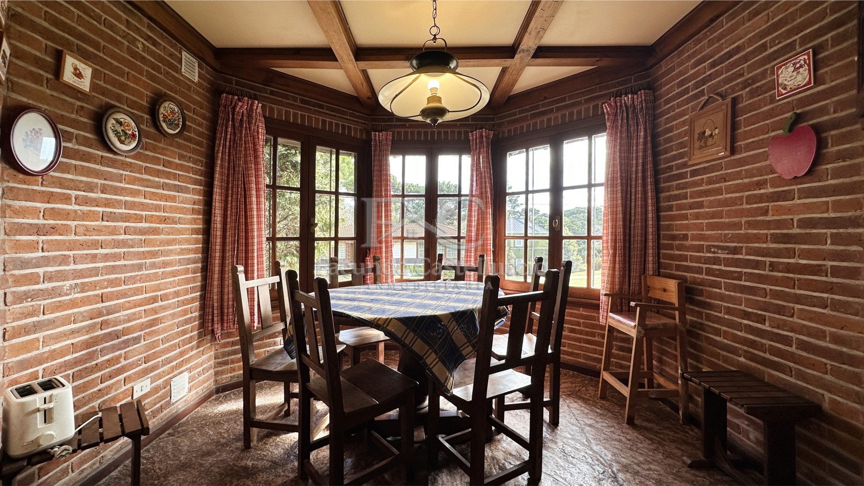 Casa en alquiler en Pinamar Zona Iglesia - Semana Santa