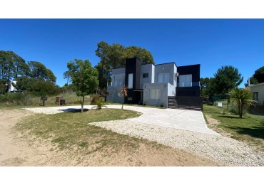 Casa en alquiler Pinamar Zona Nayades